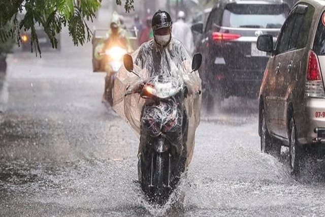 Miền Bắc trời nắng, các tỉnh từ Quảng Trị trở vào Nam Bộ mưa dông